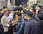 濟州中國遊客破壞法輪功展板 被韓國警方逮捕