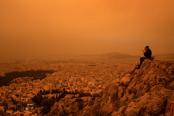 沙尘暴来击 希腊雅典天空变橘色如置身火星