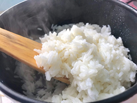 洗米、泡米 掌握米水比例 煮出香Q白饭