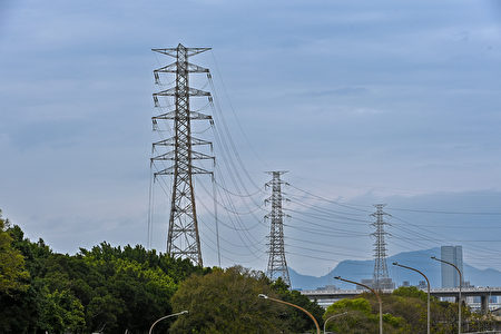 圖為台北市區高壓電塔。