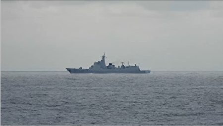 海軍1103鄭和軍艦監控共軍152濟南艦（圖）。