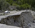 巴基斯坦巴士在中巴公路上坠谷 至少20死