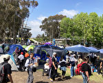 巴勒斯坦支持者在UCSD校園扎營抗議