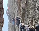 浙江雁盪山攀岩擁堵 遊客被掛半山腰1小時