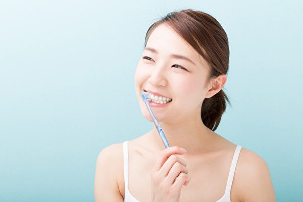 刷牙时要避免这两个常见错误 以免牙齿变黄