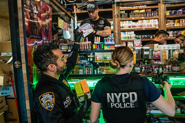 紐約市警與治安官 加速「上鎖」非法大麻店