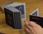 孟昭文帮助改善护照办理速度及透明度