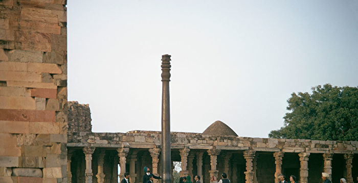 印度神秘铁柱风雨中矗立1600年不生锈