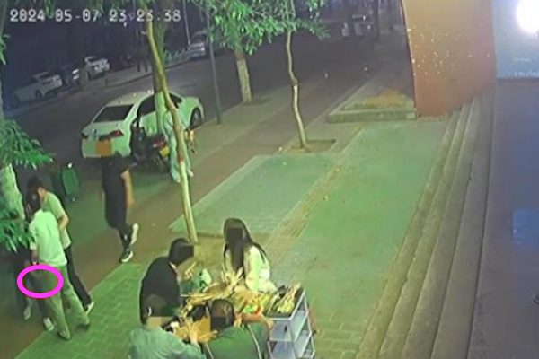 陝西火鍋店外男子被刺大腿失血身亡 畫面曝光