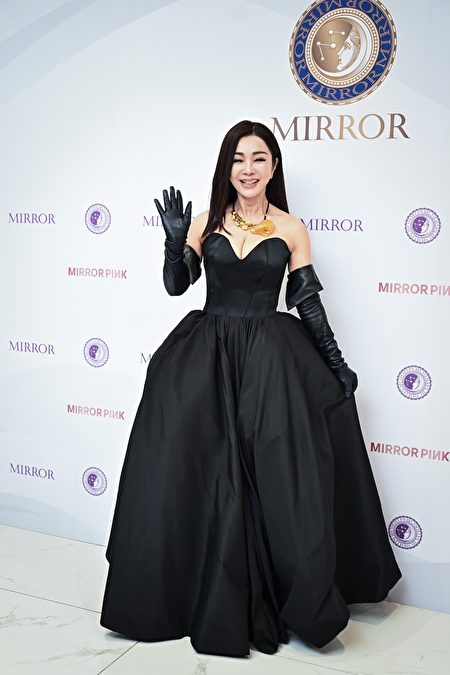 台灣最美麗的歐巴桑 陳美鳳是演藝圈代言女王。