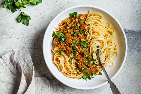 Vegetarian Lentils Bolognese Pasta With Parsley In A White Dish