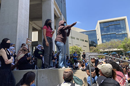 亲巴勒斯坦帐蓬营被清除后UCSD千人抗议