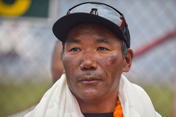 尼泊爾嚮導第29次登頂珠峰 再創世界紀錄
