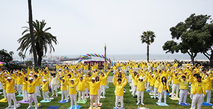 洛杉矶法轮大法日活动 居民瞩目 游客支持