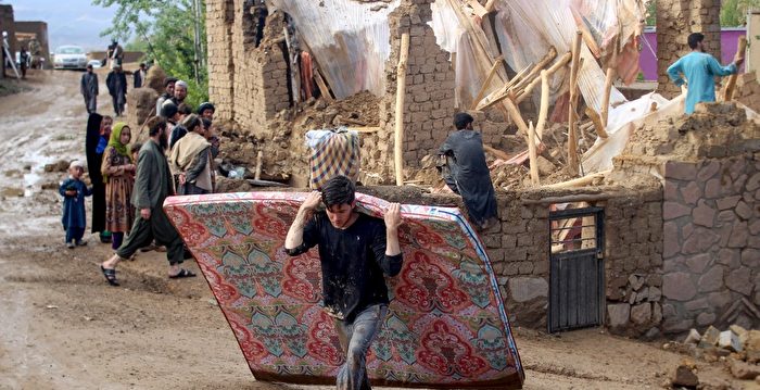 阿富汗遭洪水袭击 至少50死