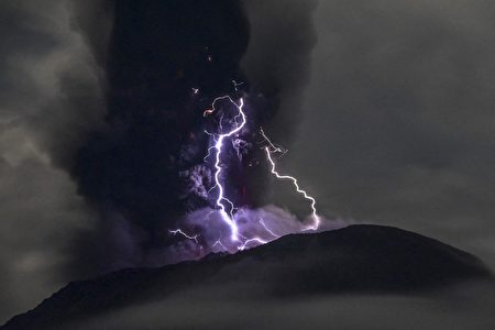 印尼火山再次噴發 7村莊民眾被迫撤離