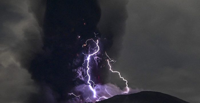 印尼火山再次喷发 7村庄民众被迫撤离