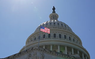美國國會大廈再升國旗 向李洪志先生致敬