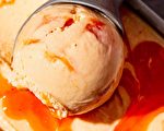 桃子漩渦冰淇淋：夏日必備清涼甜點