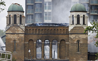 多伦多历史悠久教堂大火 珍贵壁画焚毁