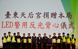 保障员警安全 台东天后宫捐赠新式反光背心