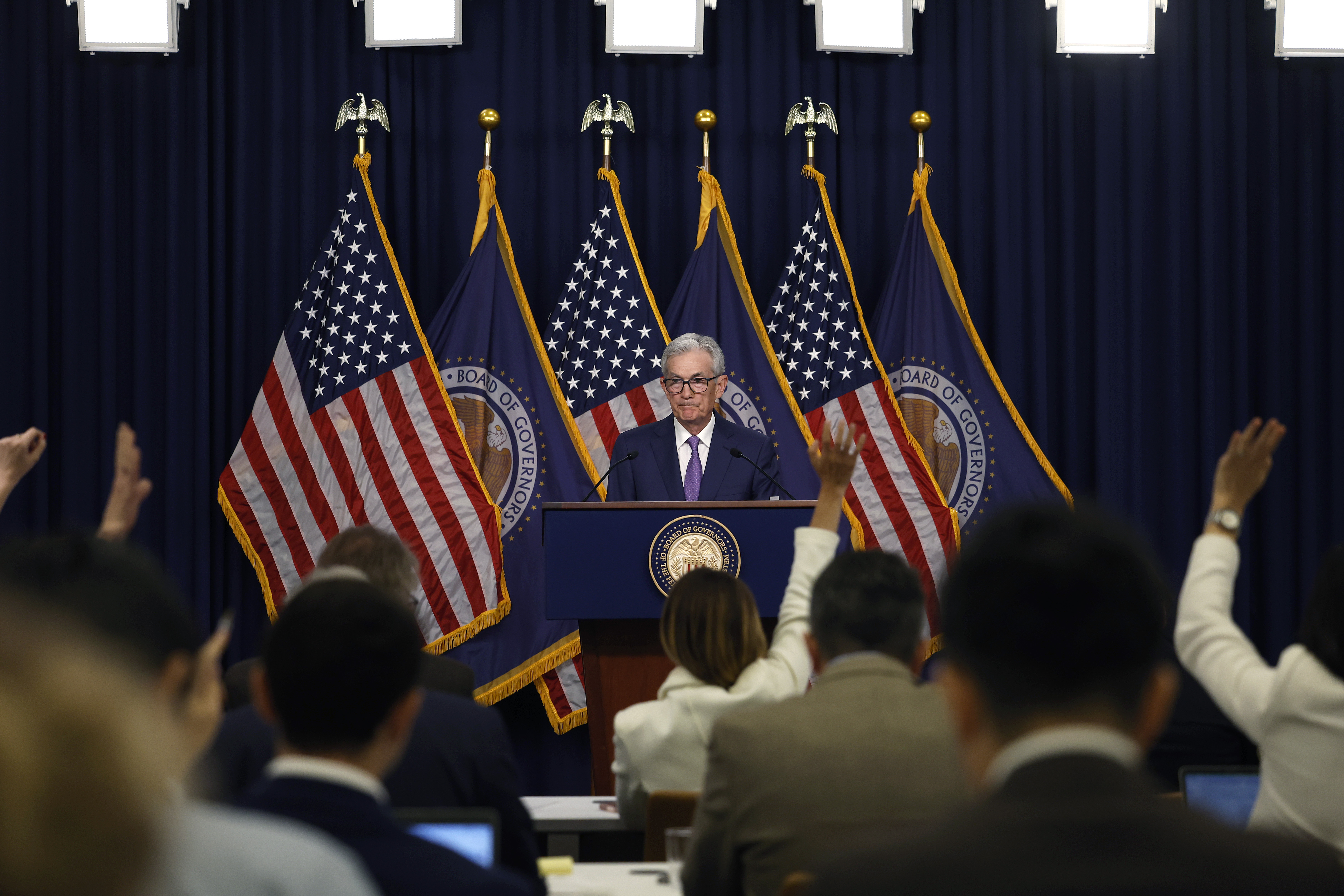 最懂美联储的记者：为何鲍威尔维持利率不变| 降息| 美国经济| 物价| 大纪元