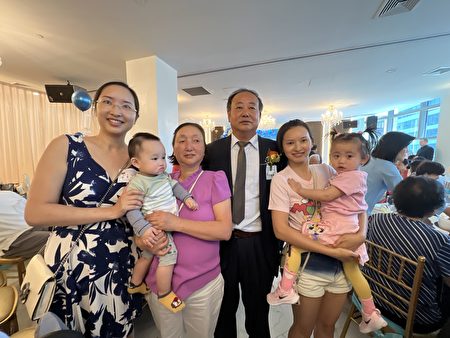 「幸福爸爸」劉傳振把三個孩子都培養為法律專業人才。
