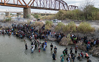 麻州庇护所爆满 州长派员赴边境劝阻难民