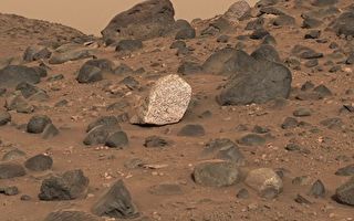 NASA毅力號在火星上發現神祕石塊