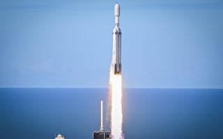 SpaceX猎鹰9号火箭出故障 危及20颗搭载的卫星