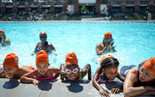 纽约市“室外泳池季”拉开帷幕 阿斯托里亚泳池重新开放