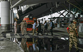 印度德里机场顶棚坍塌 1死8伤 航班取消