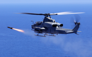 美攻击直升机在印太首射新型导弹 击沉靶舰