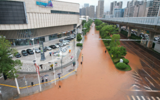 长江第1号洪水形成 中下游持续暴雨汛情严重