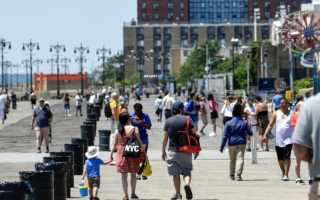 夏季地铁服务提升 方便市民前往海滩