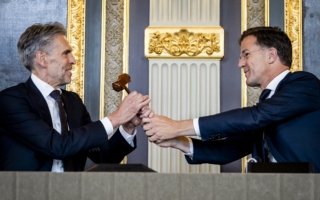 荷兰新任首相斯霍夫呼吁对中共要“当心”