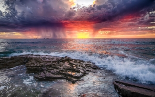 美丽的日落海滩景观，珀斯西澳大利亚(Shutterstock)