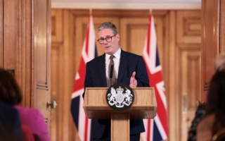 英國遣送非法移民至盧旺達計劃 新首相叫停