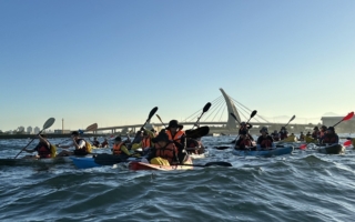 獨木舟橫渡小琉球 120人挑戰體力、耐力極限
