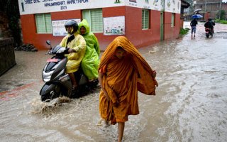 尼泊尔爆山洪和泥石流 36小时内至少11死