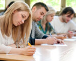 考場天花板很高 竟會讓學生考試成績變差？