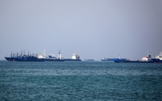 伊朗一主力军舰在自家港口倾覆后沉没