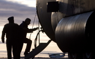 加拿大购买北极飞机机库 担忧外国间谍活动