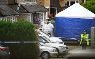 BBC评论员妻儿遇害 英警方追捕涉案男子