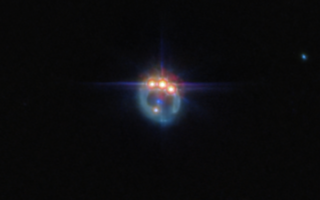 韋伯望遠鏡捕捉到絢麗類星體 猶如神的戒指