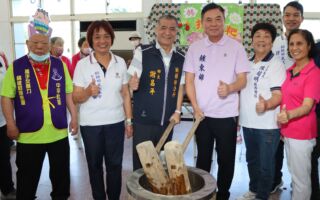 中平社区推广客家米食芋头产品 县长期许传承客家文化