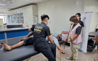 移民署办东港外籍船员义诊 增物理治疗获好评