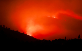 进入野火高峰季 加州被高温与大火包围