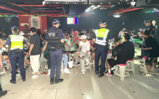 全面扫荡遏止不法    中坜警+移民署临检移工舞厅