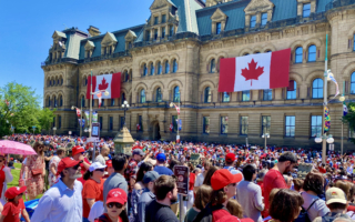 决定成为加拿大公民的移民越来越少